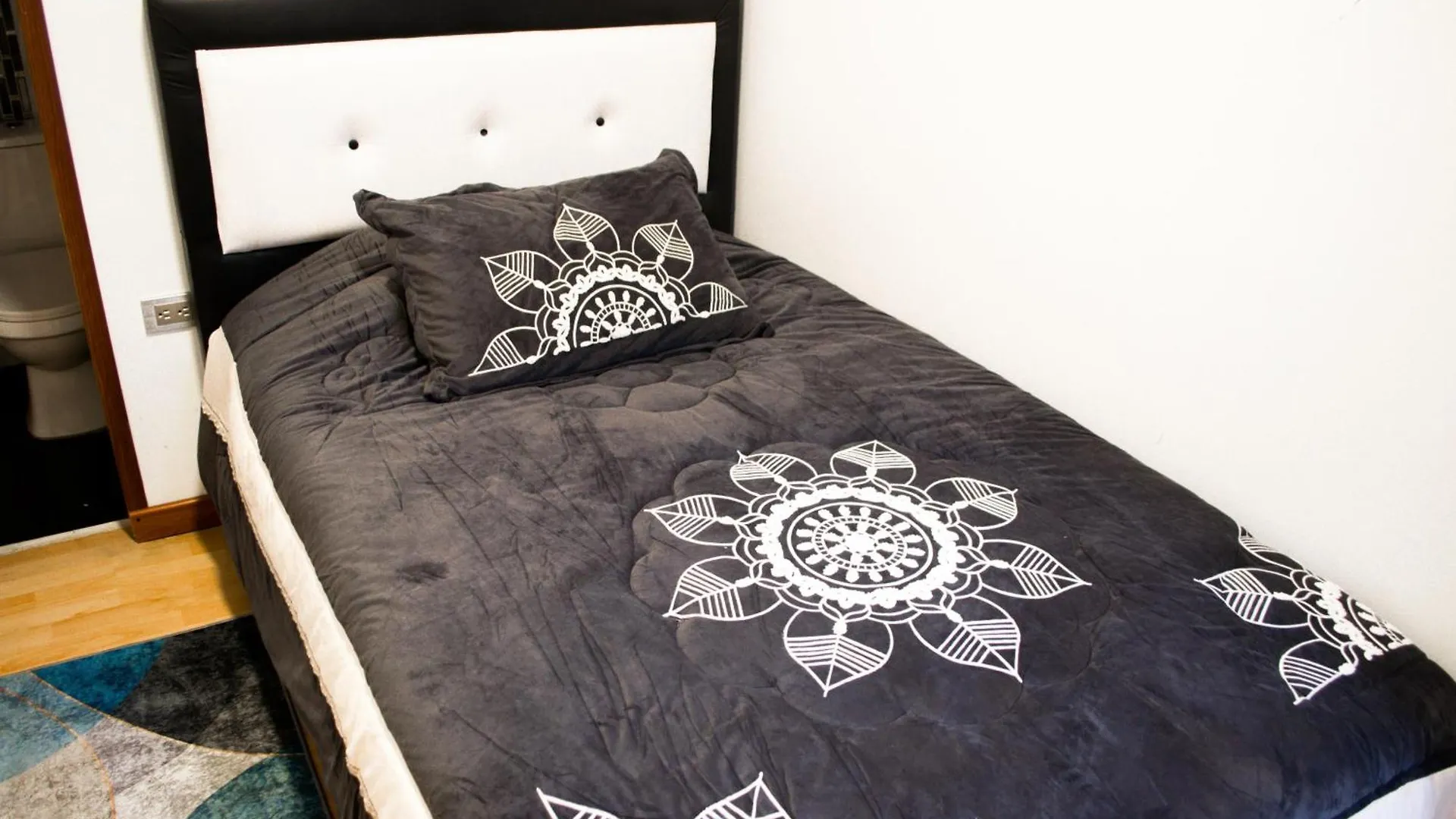 Hostal Lucas Corferias - Habitaciones Privadas Bogota Guest house