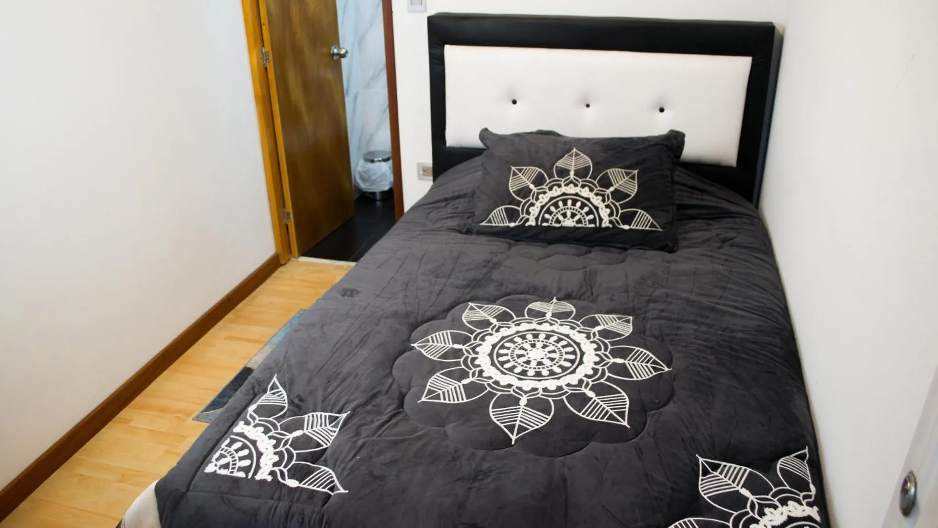 Hostal Lucas Corferias - Habitaciones Privadas Bogotá Colombia