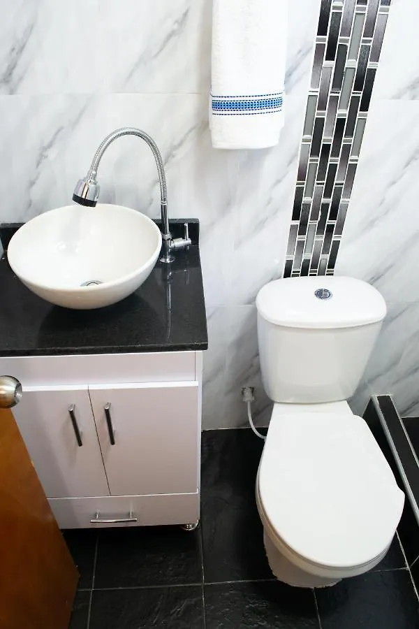 Hostal Lucas Corferias - Habitaciones Privadas بوغوتا كولومبيا