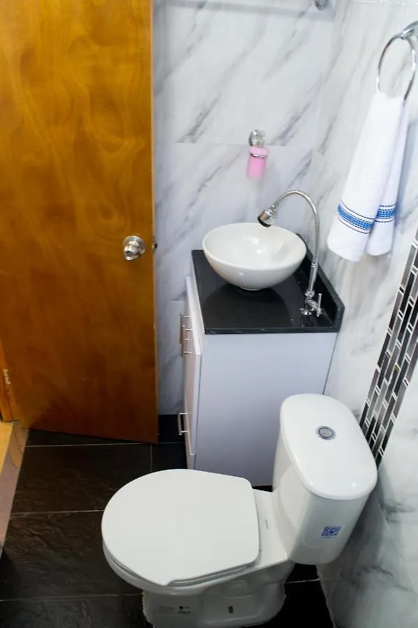 Hostal Lucas Corferias - Habitaciones Privadas بوغوتا بيت ضيافة